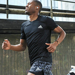 T-shirts, maillots zippés et débardeurs